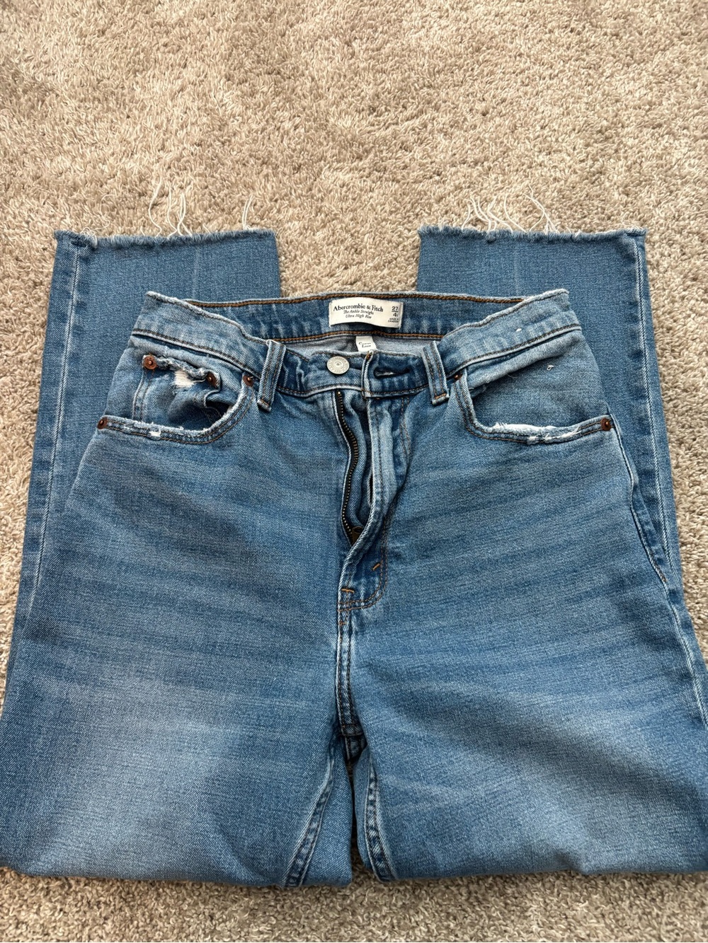 Abercrombie & Fitch Cropped Straight Jeans
